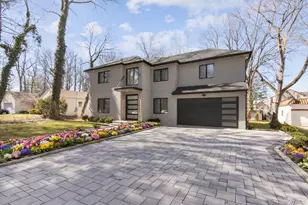 1 Bentley Rd, Great Neck, NY 11023 - Photo 32