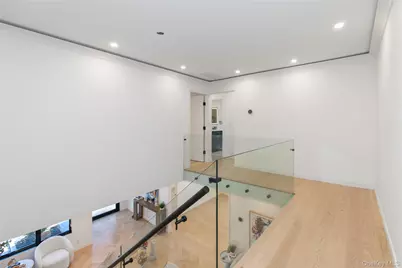 1 Bentley Road, Great Neck, NY 11023 - Photo 18