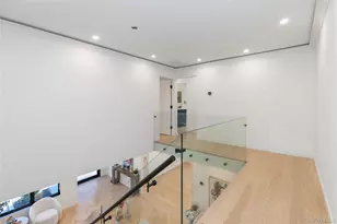 1 Bentley Rd, Great Neck, NY 11023 - Photo 18