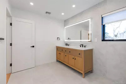 1 Bentley Road, Great Neck, NY 11023 - Photo 22