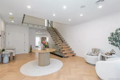 1 Bentley Road, Great Neck, NY 11023 - Photo 4