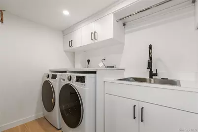 1 Bentley Road, Great Neck, NY 11023 - Photo 30