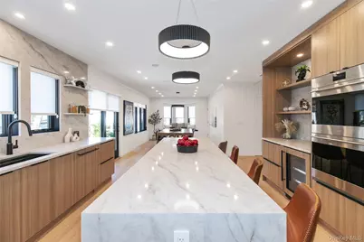 1 Bentley Road, Great Neck, NY 11023 - Photo 12