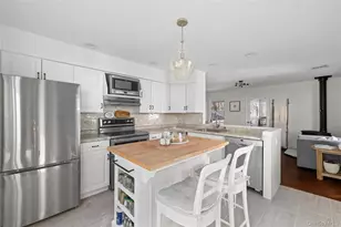 11 6th St, Wading River, NY 11792 - Photo 6