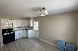 1371 Rosser Ave, Elmont, NY 11003 - Photo 22