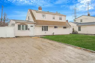 27 Mallard Rd, Levittown, NY 11756 - Photo 2