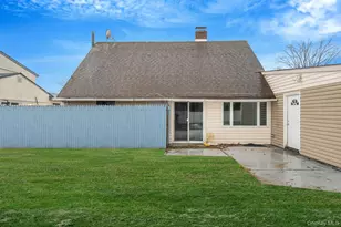 27 Mallard Rd, Levittown, NY 11756 - Photo 8