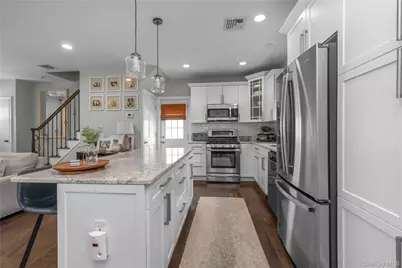 5 Emmet Place, Hicksville, NY 11801 - Photo 6