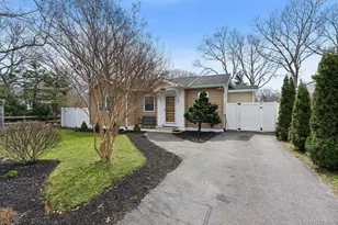 24 Woodridge Rd, Hampton Bays, NY 11946 - Photo 2