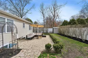 24 Woodridge Rd, Hampton Bays, NY 11946 - Photo 2