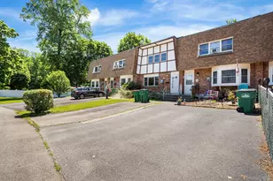 21 Roundtree Ct, Beacon, NY 12508 - Photo 2