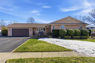 15 Leeward Ln, Commack, NY 11725 - Photo 2