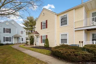 204 Fairview Cir, Middle Island, NY 11953 - Photo 4