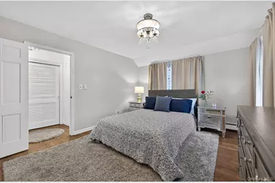 4 Colonial Court, Bay Shore, NY 11706 - Photo 20