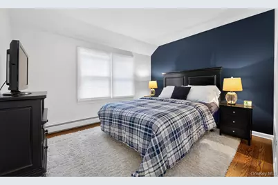 4 Colonial Court, Bay Shore, NY 11706 - Photo 22