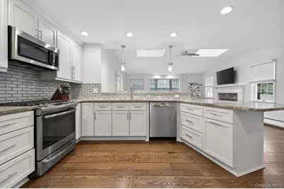 4 Colonial Court, Bay Shore, NY 11706 - Photo 10