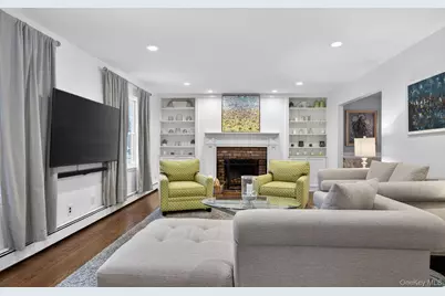 4 Colonial Court, Bay Shore, NY 11706 - Photo 4