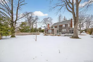 4 Colonial Ct, Bay Shore, NY 11706 - Photo 32