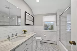 4 Colonial Ct, Bay Shore, NY 11706 - Photo 24