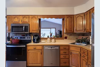 22 Carmen Drive, Poughkeepsie, NY 12603 - Photo 8