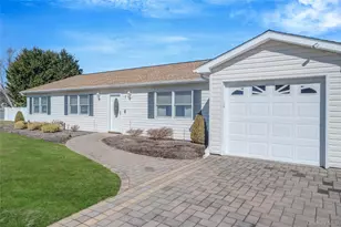 7 Hemlock Rd, Mount Sinai, NY 11766 - Photo 2