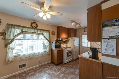 150 Park Lane, Massapequa, NY 11758 - Photo 10