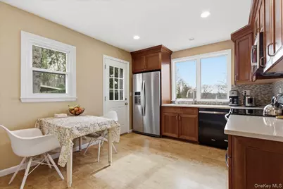 169 Canterbury Road, White Plains, NY 10607 - Photo 8