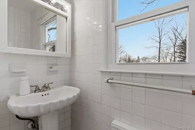 169 Canterbury Road, White Plains, NY 10607 - Photo 10