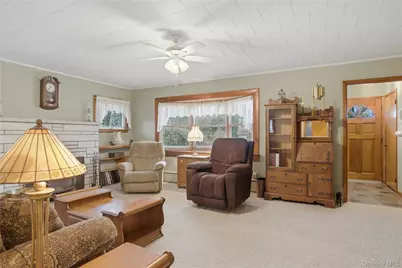 17 Academy Avenue, Sparrow Bush, NY 12780 - Photo 10