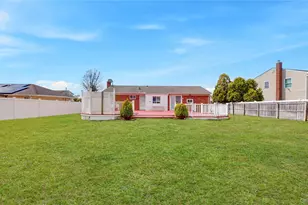 15 Lisa Dr, Deer Park, NY 11729 - Photo 22