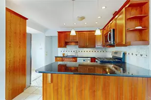 15 Lisa Dr, Deer Park, NY 11729 - Photo 10