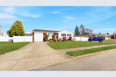 15 Lisa Drive, Deer Park, NY 11729 - Photo 2