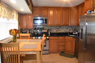 3021 Terrace Rd, Wantagh, NY 11793 - Photo 4