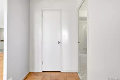 70-25 Yellowstone Boulevard #10Q, Forest Hills, NY 11375 - Photo 18