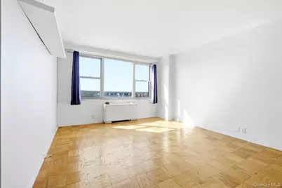 70-25 Yellowstone Boulevard #10Q, Forest Hills, NY 11375 - Photo 4