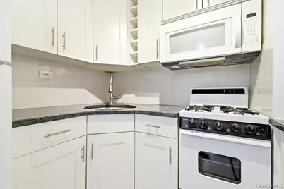 70-25 Yellowstone Boulevard #10Q, Forest Hills, NY 11375 - Photo 10