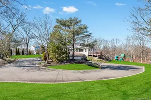 39 Sycamore Ave, Farmingville, NY 11738 - Photo 22