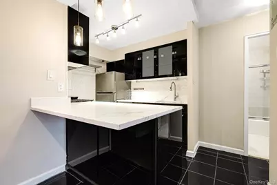 70-25 Yellowstone Boulevard #14O, Forest Hills, NY 11375 - Photo 8