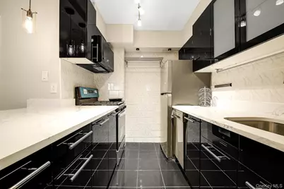 70-25 Yellowstone Boulevard #14O, Forest Hills, NY 11375 - Photo 10