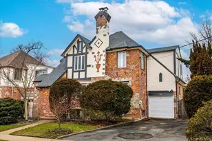 34 Reyam Rd, Lynbrook, NY 11563 - Photo 2