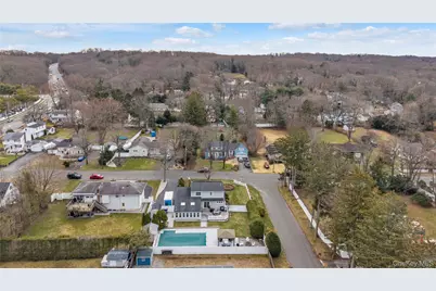 19 Alyssum Avenue, Huntington, NY 11743 - Photo 34