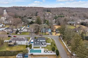 19 Alyssum Ave, Huntington, NY 11743 - Photo 34