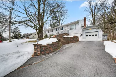 46 Stephanie Lane, Poughkeepsie, NY 12603 - Photo 2