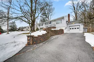 46 Stephanie Ln, Poughkeepsie, NY 12603 - Photo 2