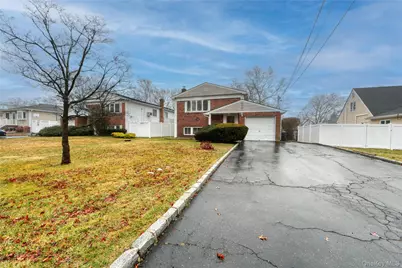 386 Southport Street, Ronkonkoma, NY 11779 - Photo 2