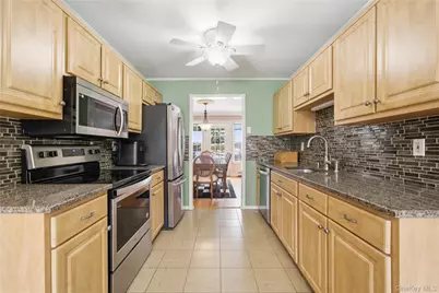 8 Lucy Court, Patchogue, NY 11772 - Photo 18