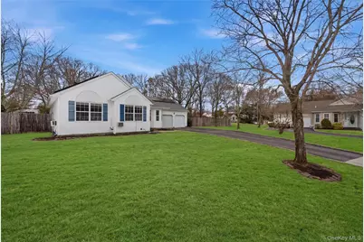 8 Lucy Court, Patchogue, NY 11772 - Photo 4