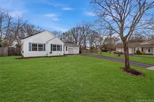 8 Lucy Ct, Patchogue, NY 11772 - Photo 4