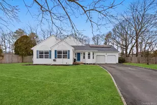 8 Lucy Ct, Patchogue, NY 11772 - Photo 2