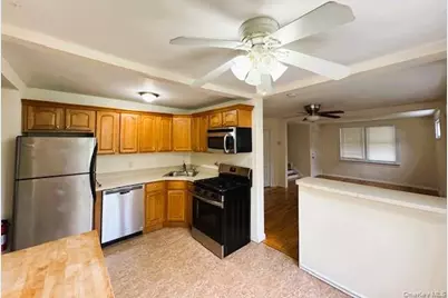 42 Hamilton Road #Left, Merrick, NY 11566 - Photo 6